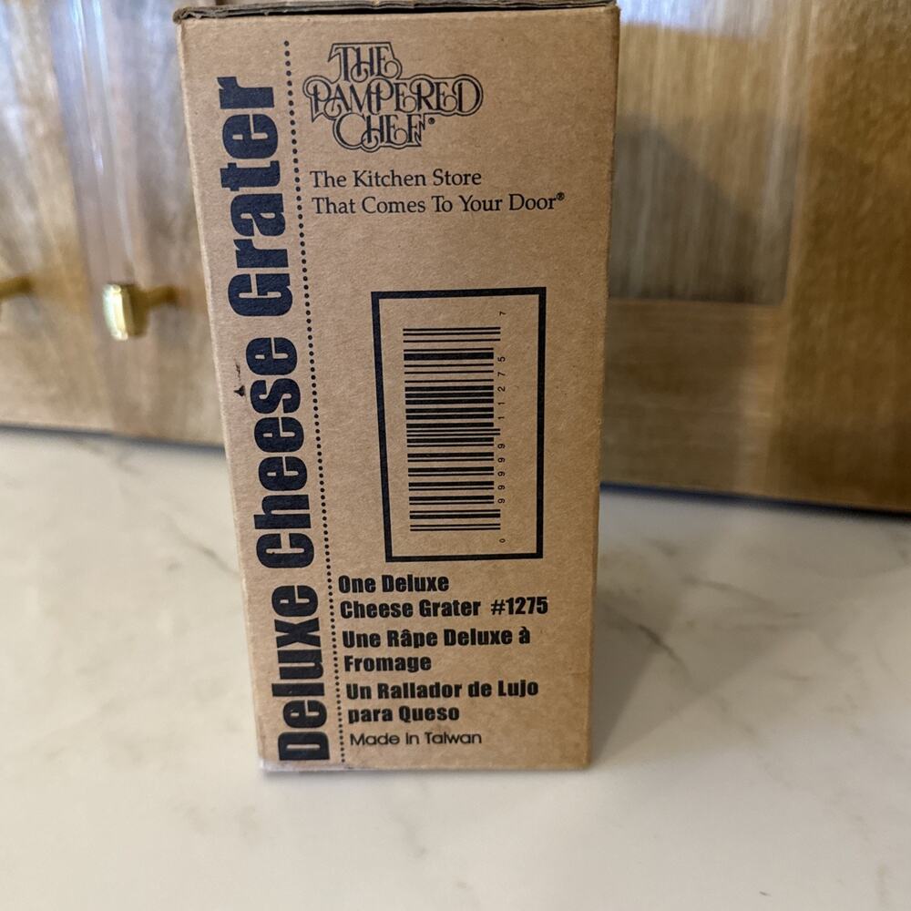 Pampered Chef Deluxe Cheese Grater Model 1275 Kitchen Tool Accessory NIB - Picture 2 of 3